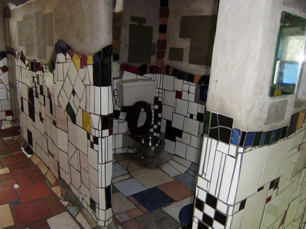 Kava Kava öffentliche Toilette Hundertwasser